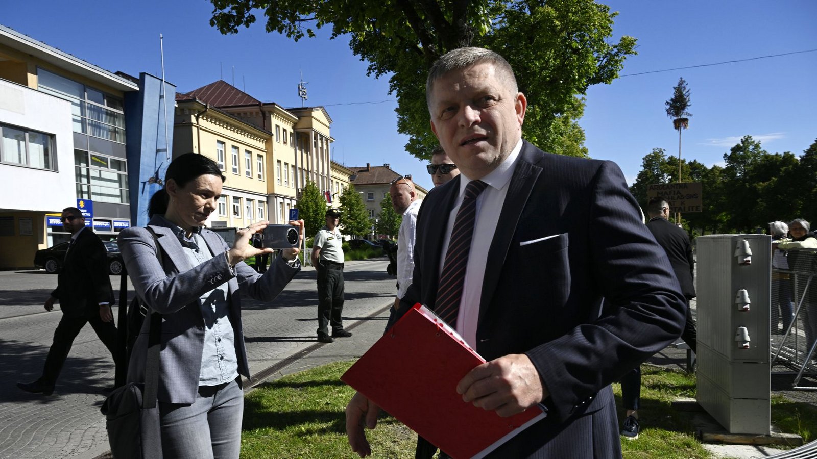 Erstmals nach dem Attentat meldete sich der slowakische Regierungsschef am Mittwoch zu Wort. (Archivbild)Foto: dpa/Radovan Stoklasa Erstmals nach dem Attentat meldete sich der slowakische Regierungsschef am Mittwoch zu Wort. (Archivbild)Foto: dpa/Radovan Stoklasa