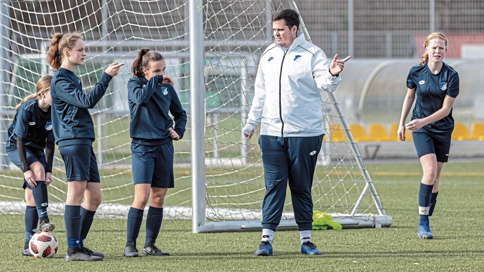 Kevin Reiner trainiert mittlerweile den Nachwuchs der TSG 1899 Hoffenheim. In Horrheim hat er 2016 mit den B-Juniorinnen den Aufstieg in die Verbandsstaffel erreicht. Foto: Grün