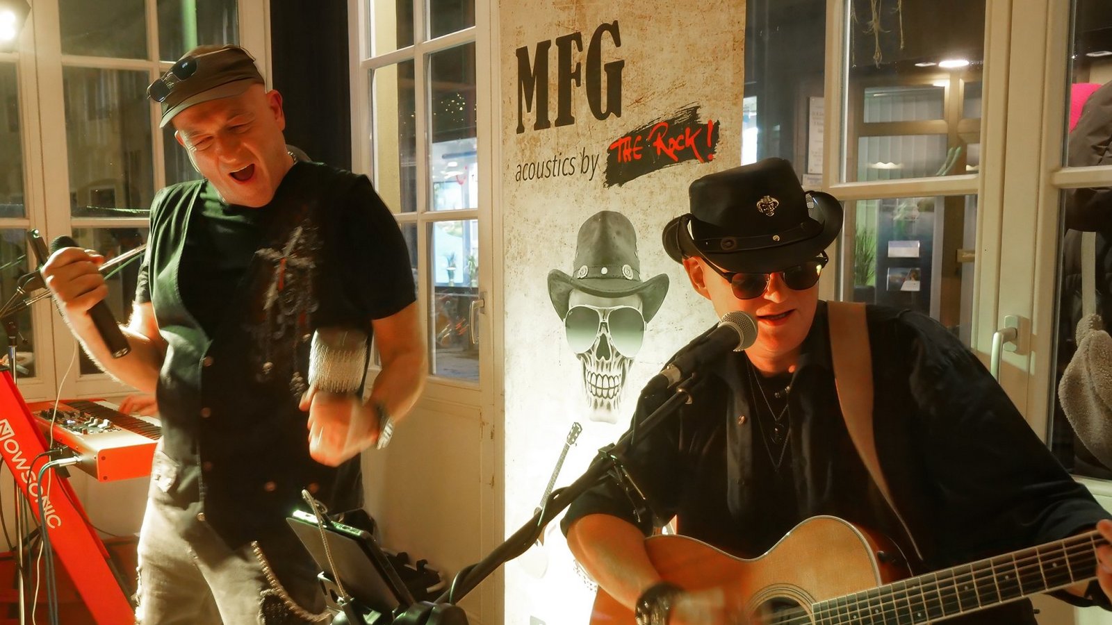 Unterhält das Publikum mit Akustik-Rock vom Feinsten: Das Trio MFG ist während der Musiknacht zu Gast im Café Vai. Unterhält das Publikum mit Akustik-Rock vom Feinsten: Das Trio MFG ist während der Musiknacht zu Gast im Café Vai.