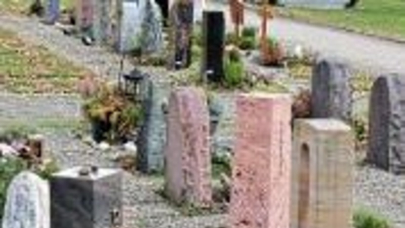 In Eberdingen, Nussdorf (Bild) und Hochdorf werden die Bestattungen deutlichteurer. Foto: Bögel In Eberdingen, Nussdorf (Bild) und Hochdorf werden die Bestattungen deutlichteurer. Foto: Bögel