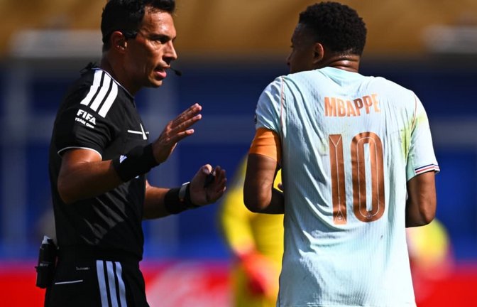 Angeführt von Stürmerstar Kylian Mbappé hat Frankreich zum dritten Mal nacheinander das Halbfinale einer Fußball-WM erreicht.<span class='image-autor'>Tom Weller/dpa</span>