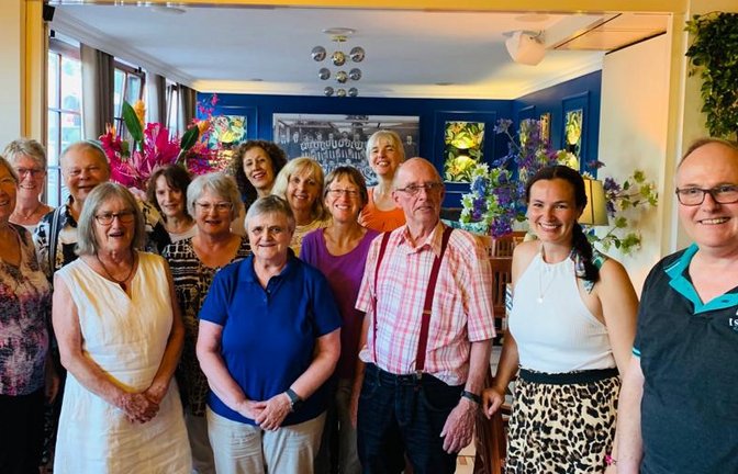 Das Team: Die Frauen und Männer des Lila-Helfer-Kreises spenden den Patienten Zeit, Trost und Gesellschaft.  <span class='image-autor'>Foto: p</span>