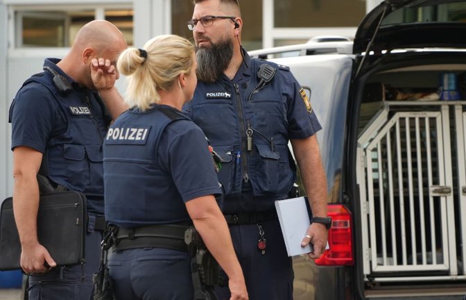 Am frühen Morgen war in einer Passage nahe dem Bahnhof ein unbekannter Gegenstand explodiert. Die Sicherheitskräfte waren in Alarmbereitschaft.<span class='image-autor'>Felix Kirberg/dpa</span>