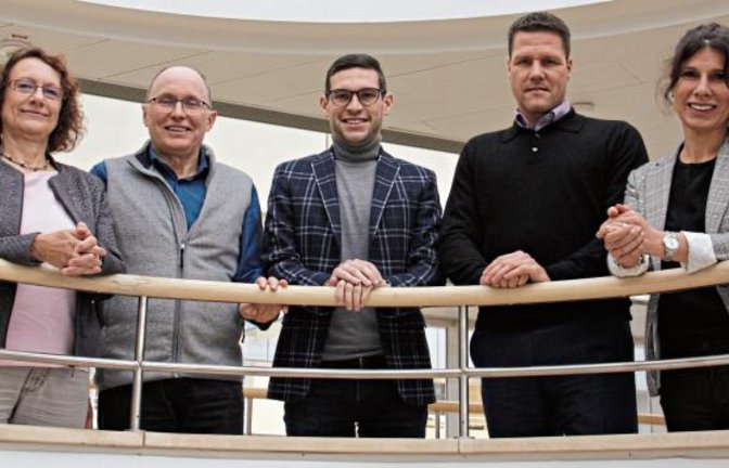 Die Beiräte, Prof. Dr. Renate Schepker (links), Dirk Berner (Mitte) und Katja Kreeb (rechts) mit den Geschäftsführern der von beiden Gesellschafter von In-Takt, Prof. Dr. Rainer Blank (Kinderzentrum Maulbronn, 2. von links) und Michael Eichhorst (Zentrum für Psychiatrie Calw). Foto: LE