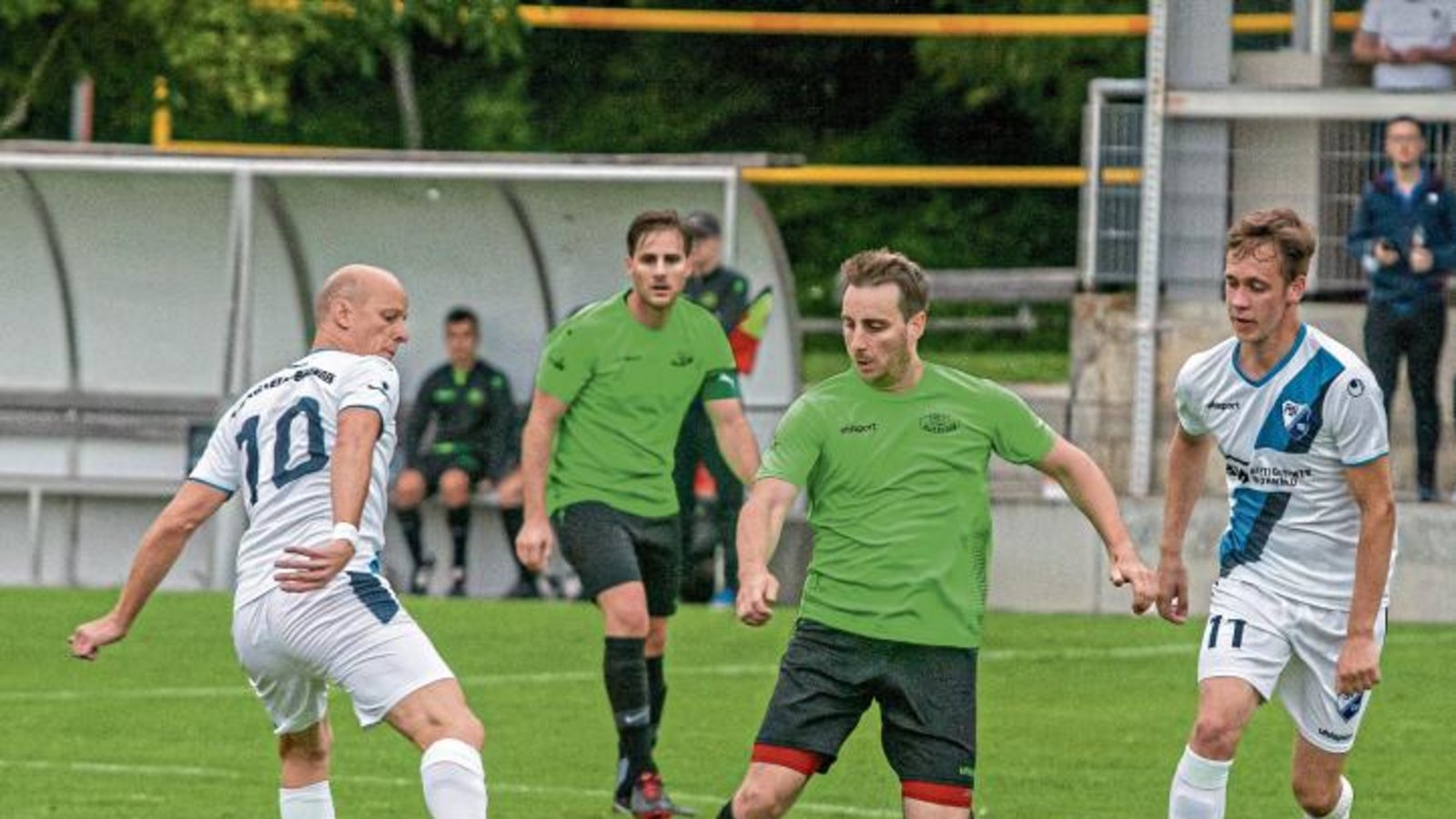 Johannes Wizemann (Mitte) gelang zwar gegen die Oberligareserve des FSV 08 Bietigheim-Bissingen der Anschlusstreffer zum 1:2. Zu mehr langte es für den TSV Nussdorf aber nicht. Foto: Bürkle Johannes Wizemann (Mitte) gelang zwar gegen die Oberligareserve des FSV 08 Bietigheim-Bissingen der Anschlusstreffer zum 1:2. Zu mehr langte es für den TSV Nussdorf aber nicht. Foto: Bürkle