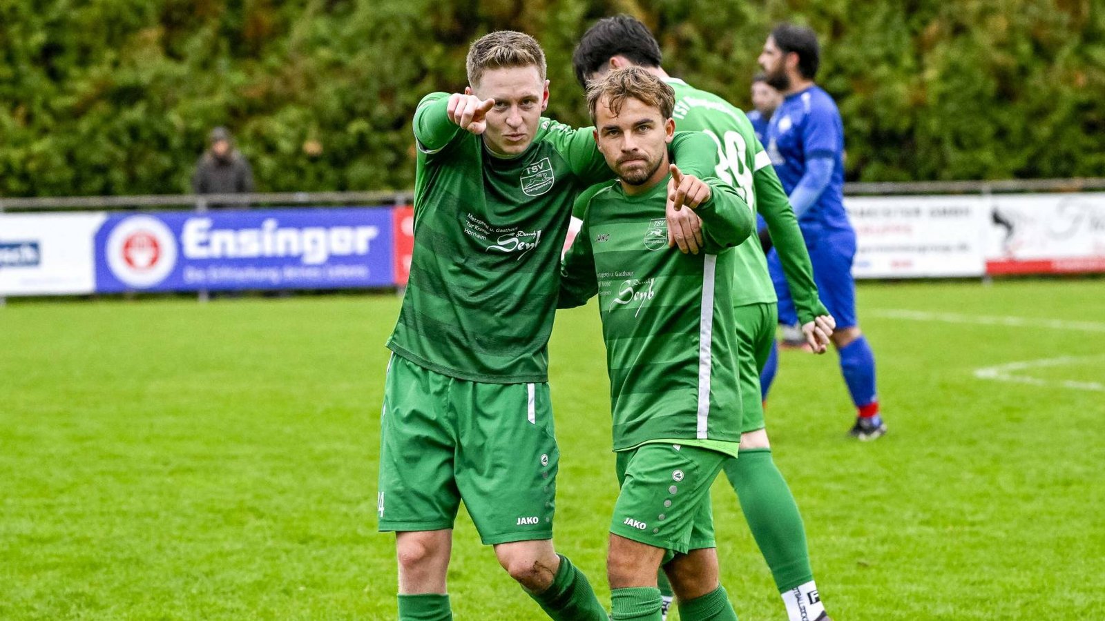 Sie wissen ganz genau, wo das Tor steht: Justin Trostel (links) und Kevin Rückert vom TSV Kleinglattbach. Foto: Leitner Sie wissen ganz genau, wo das Tor steht: Justin Trostel (links) und Kevin Rückert vom TSV Kleinglattbach. Foto: Leitner