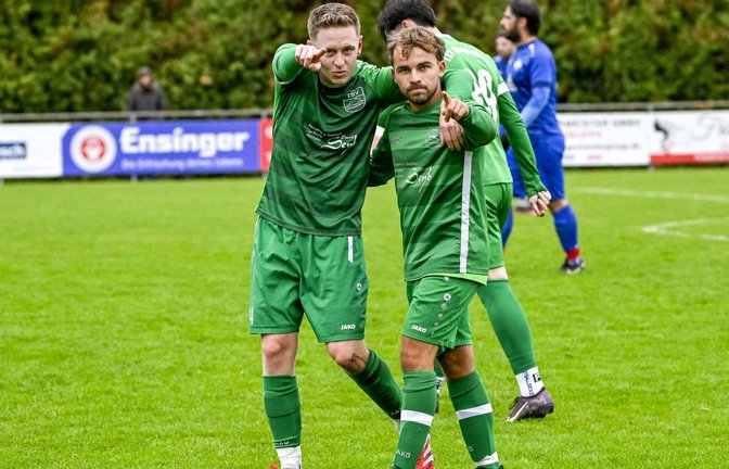 Sie wissen ganz genau, wo das Tor steht: Justin Trostel (links) und Kevin Rückert vom TSV Kleinglattbach. <span class='image-autor'>Foto: Leitner</span>