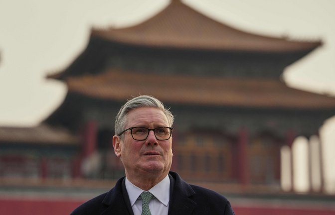 Großbritanniens Premier Keir Starmer vor der Verbotenen Stadt in Peking.<span class='image-autor'>Foto: AFP</span>