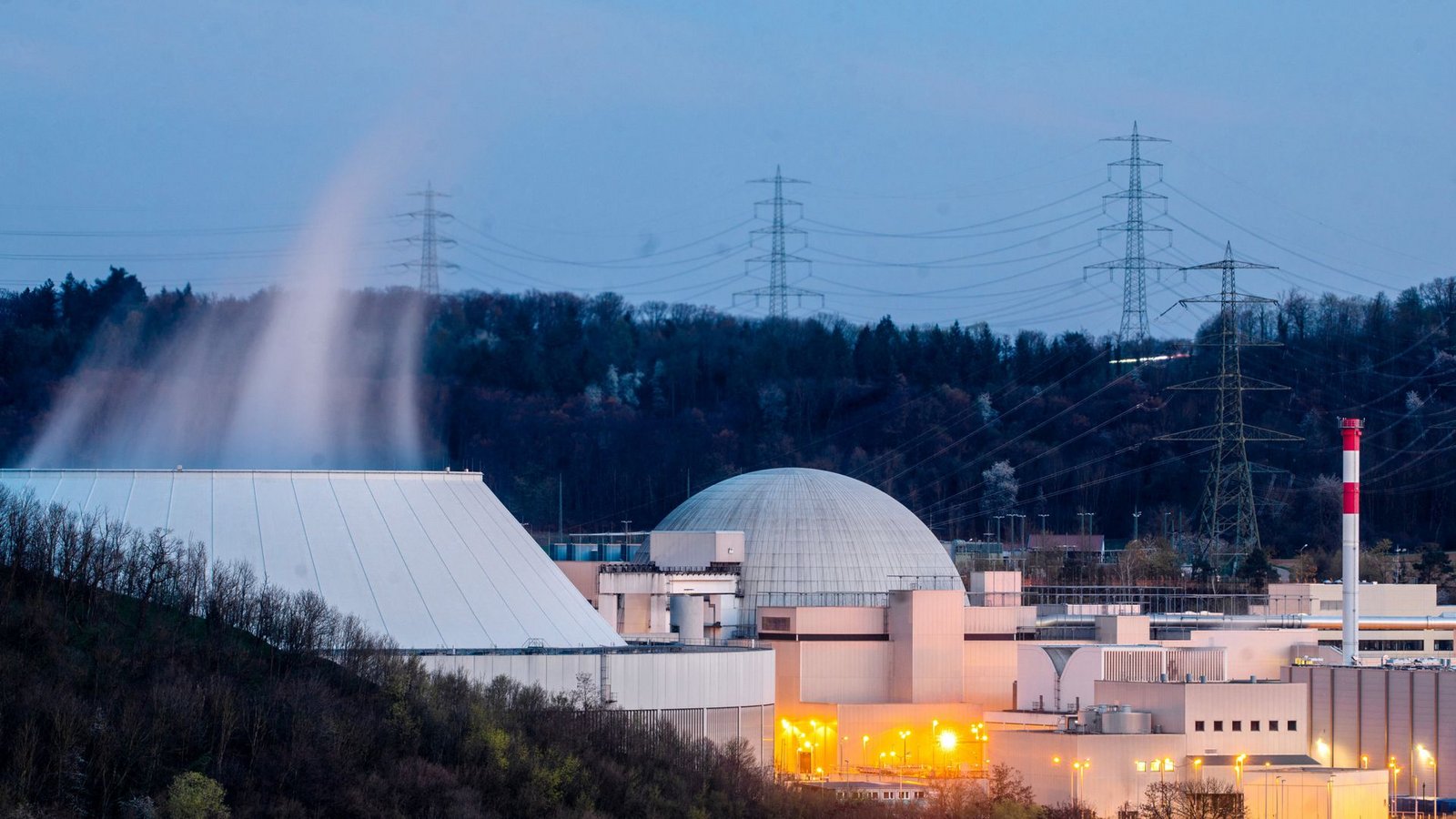 Das Atomkraftwerk Neckarwestheim wird nun zurückgebaut.Foto: dpa/Christoph Schmidt Das Atomkraftwerk Neckarwestheim wird nun zurückgebaut.Foto: dpa/Christoph Schmidt