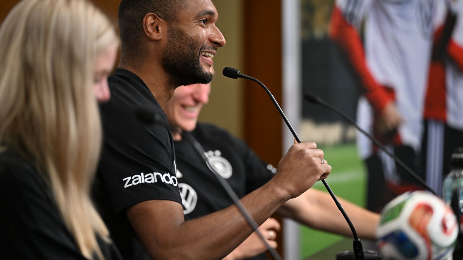 Jonathan Tah hat auch in der Außendarstellung eine Entwicklung gemacht. (Archivbild)Foto: Federico Gambarini/dpa Jonathan Tah hat auch in der Außendarstellung eine Entwicklung gemacht. (Archivbild)Foto: Federico Gambarini/dpa