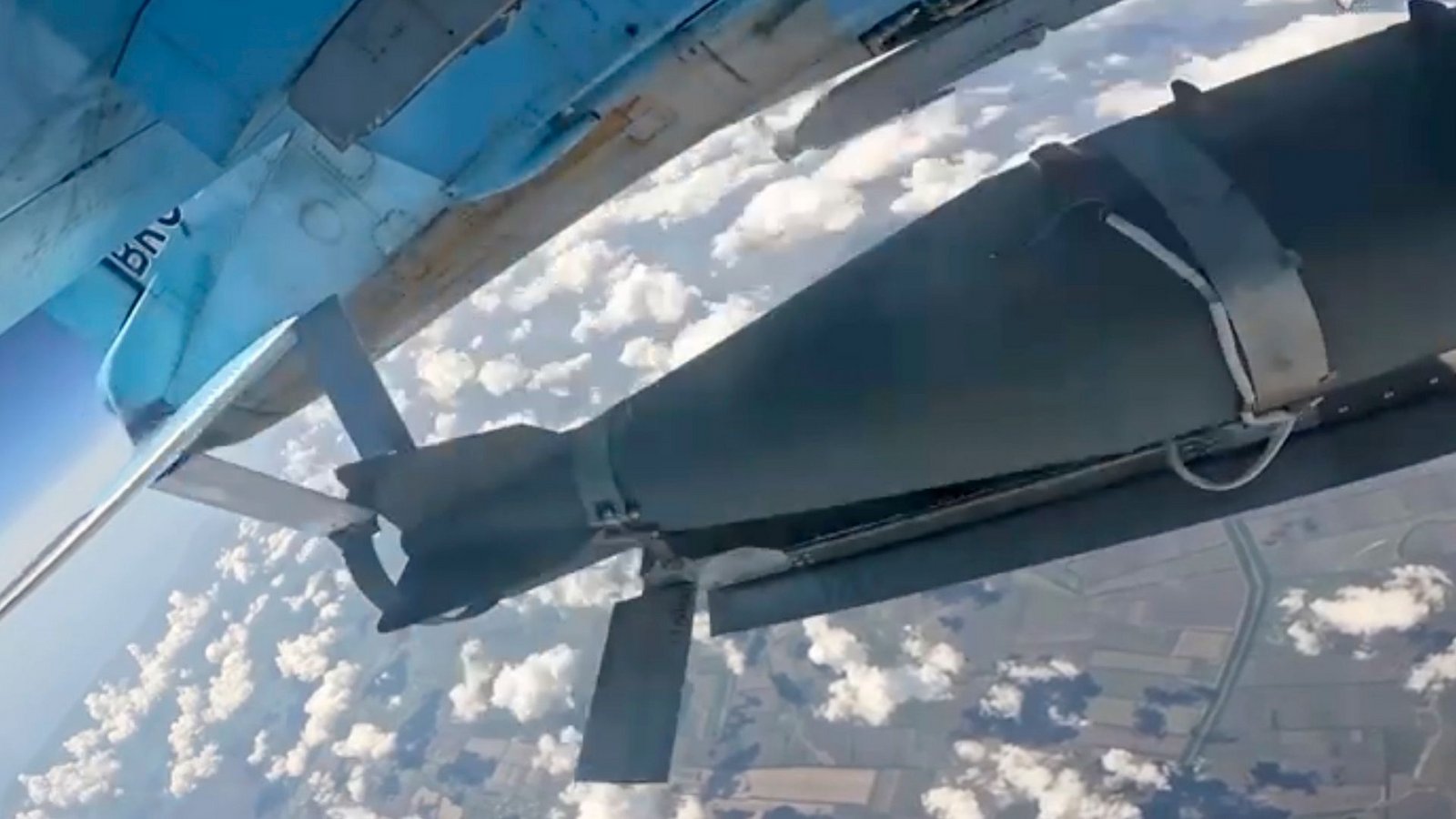 Eine russische Gleitbombe hat nach ukrainischen Angaben ein Gefängnis bei Saporischschja getroffen. (Archivbild)Foto: Uncredited/Rusian Defense Ministry Press Service/AP/dpa