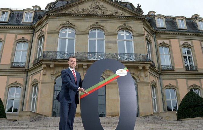 Finanzminister Nils Schmid (SPD) freut sich im September 2014 über das Erreichen der schwarzen Null im Landesetat.<span class='image-autor'>Foto: dpa/Bernd Weissbrod</span>