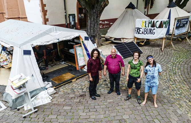 Sie verbringen einen großen Teil ihrer Freizeit am Klimacamp: Yael Engel, Karl-Heinz Tack, Mera Pötzsch und Franz Armbruster (v. l.).  
Foto: Andreas Reiner<span class='image-autor'>Foto: &nbsp;</span>