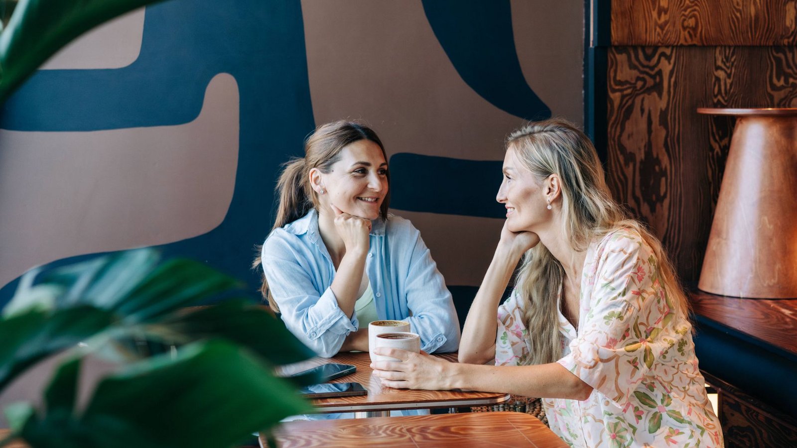 Ein Café nur für Frauen, in dem jede willkommen ist: So etwas sollte es auch in Stuttgart geben, findet unsere Autorin.Foto: IMAGO/Zoonar/Titova Ilona Ein Café nur für Frauen, in dem jede willkommen ist: So etwas sollte es auch in Stuttgart geben, findet unsere Autorin.Foto: IMAGO/Zoonar/Titova Ilona