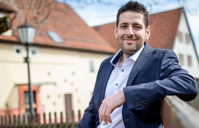 Ryyan Alshebl hat ab Juni das Sagen im Rathaus der schwäbischen Gemeinde Ostelsheim (Kreis Calw).<span class='image-autor'>Foto: dpa/Christoph Schmidt</span>