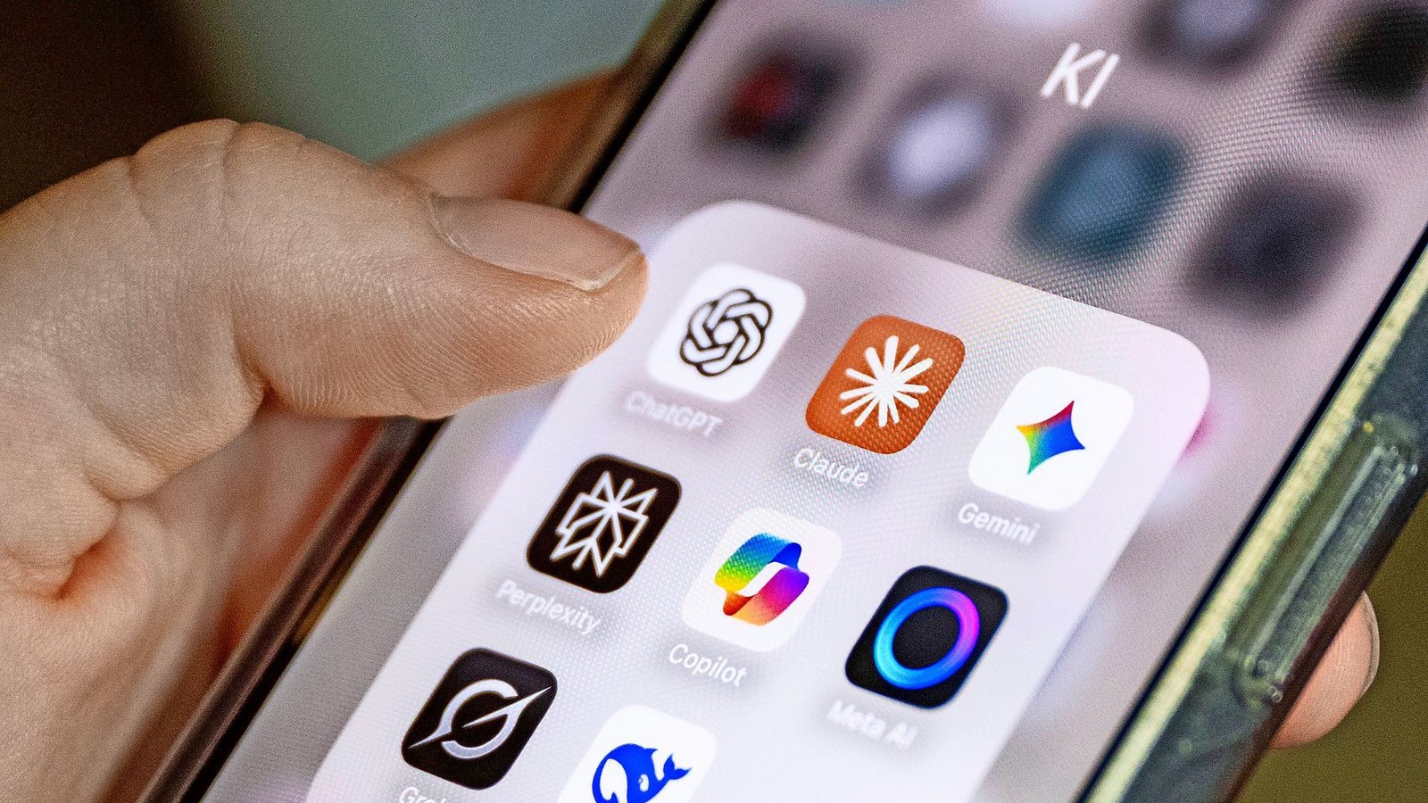 Künstliche Intelligenz bekommt immer mehr Einfluss im Alltag der Menschen. Die EU arbeitet daran, den Anwendungen Regeln zu geben.Foto: Philip Dulian/dpa Künstliche Intelligenz bekommt immer mehr Einfluss im Alltag der Menschen. Die EU arbeitet daran, den Anwendungen Regeln zu geben.Foto: Philip Dulian/dpa