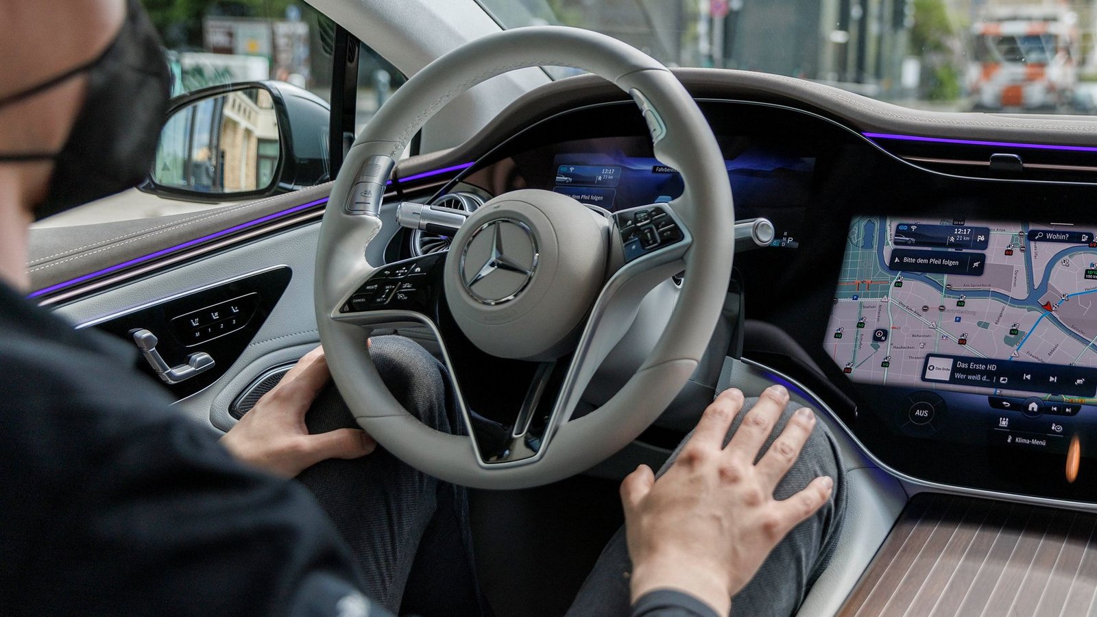 Assistenzsysteme können Autofahrer schon heute entlasten – an ihre Stelle treten werden sie so schnell aber nicht.Foto: dpa/Carsten Koall