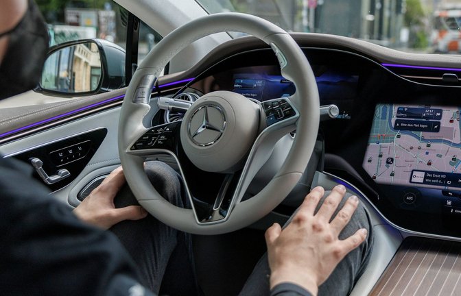 Assistenzsysteme können Autofahrer schon heute entlasten – an ihre Stelle treten werden sie so schnell aber nicht.<span class='image-autor'>Foto: dpa/Carsten Koall</span>