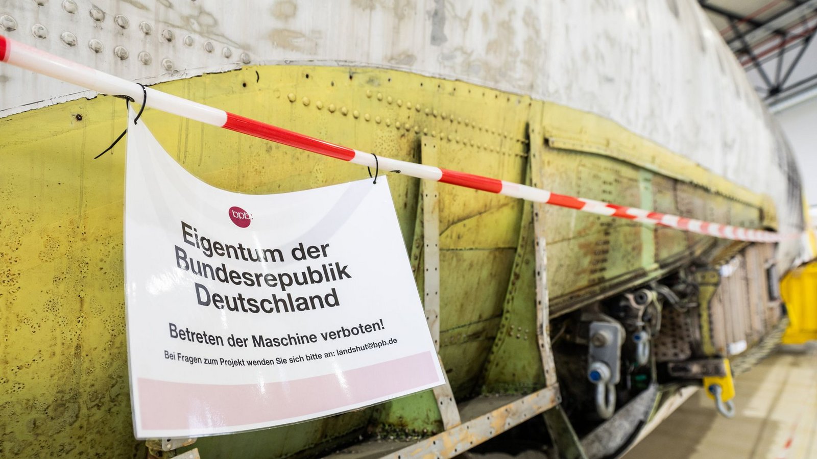 Am Rande des Flughafens am Bodensee soll die geschichtsträchtige Maschine bleiben.Foto: dpa/Silas Stein Am Rande des Flughafens am Bodensee soll die geschichtsträchtige Maschine bleiben.Foto: dpa/Silas Stein