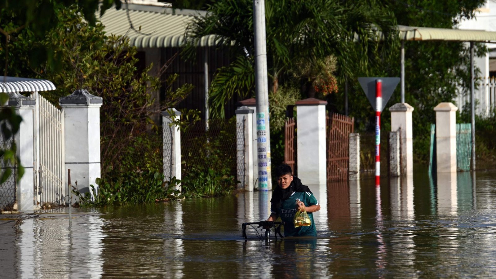 In Vietnam gibt es schon jetzt regelmäßig Hochwasser. Künftig werden dort mehr Deiche gebaut.Foto: AFP In Vietnam gibt es schon jetzt regelmäßig Hochwasser. Künftig werden dort mehr Deiche gebaut.Foto: AFP