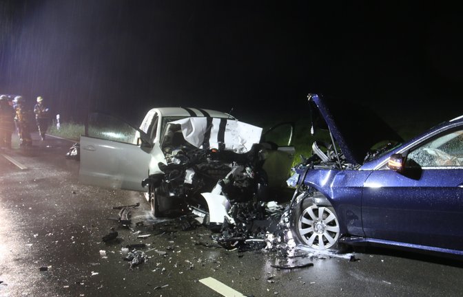 Am Mittwochabend kommt es zwischen Hohenhaslach und Sachsenheim zu einem schweren Unfall. 	Foto: Rücker
