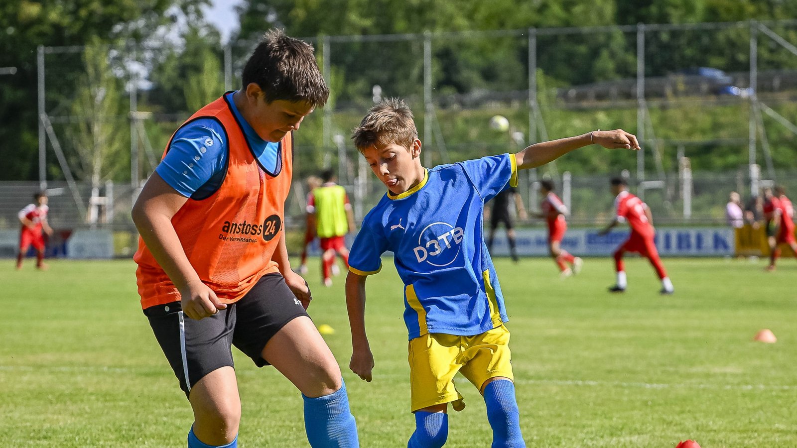 Die Vaihinger D-2-Junioren (links) spiele 0:0 gegen die SGM Freiberg/Pleidelsheim. Die Vaihinger D-2-Junioren (links) spiele 0:0 gegen die SGM Freiberg/Pleidelsheim.