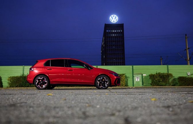 VW hat im dritten Quartal tiefrote Zahlen geschrieben.<span class='image-autor'>Julian Stratenschulte/dpa</span>