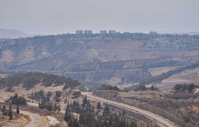 Blick auf ein Gebiet in der Nähe von Maale Adumim, einer israelischen Siedlung im besetzten Westjordanland, in dessen Nähe nach Angaben der israelischen Regierung im Rahmen des Siedlungsprojekts E1 Wohneinheiten gebaut werden sollen.<span class='image-autor'>Ohad Zwigenberg/AP/dpa</span>