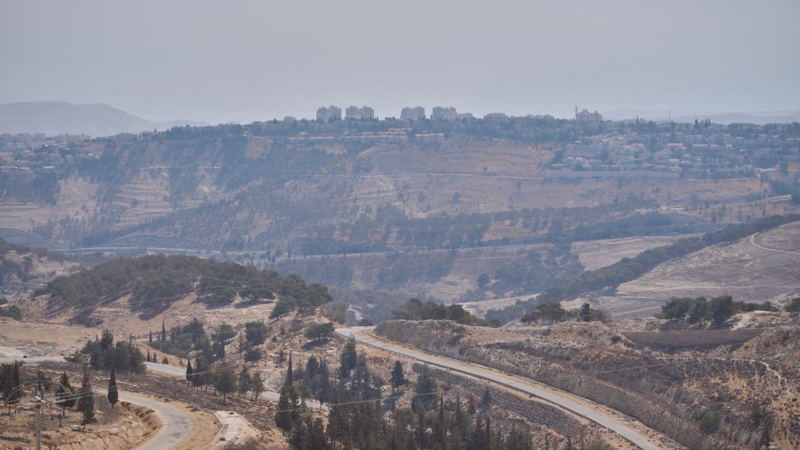 Blick auf ein Gebiet in der Nähe von Maale Adumim, einer israelischen Siedlung im besetzten Westjordanland, in dessen Nähe nach Angaben der israelischen Regierung im Rahmen des Siedlungsprojekts E1 Wohneinheiten gebaut werden sollen.Ohad Zwigenberg/AP/dpa Blick auf ein Gebiet in der Nähe von Maale Adumim, einer israelischen Siedlung im besetzten Westjordanland, in dessen Nähe nach Angaben der israelischen Regierung im Rahmen des Siedlungsprojekts E1 Wohneinheiten gebaut werden sollen.Ohad Zwigenberg/AP/dpa