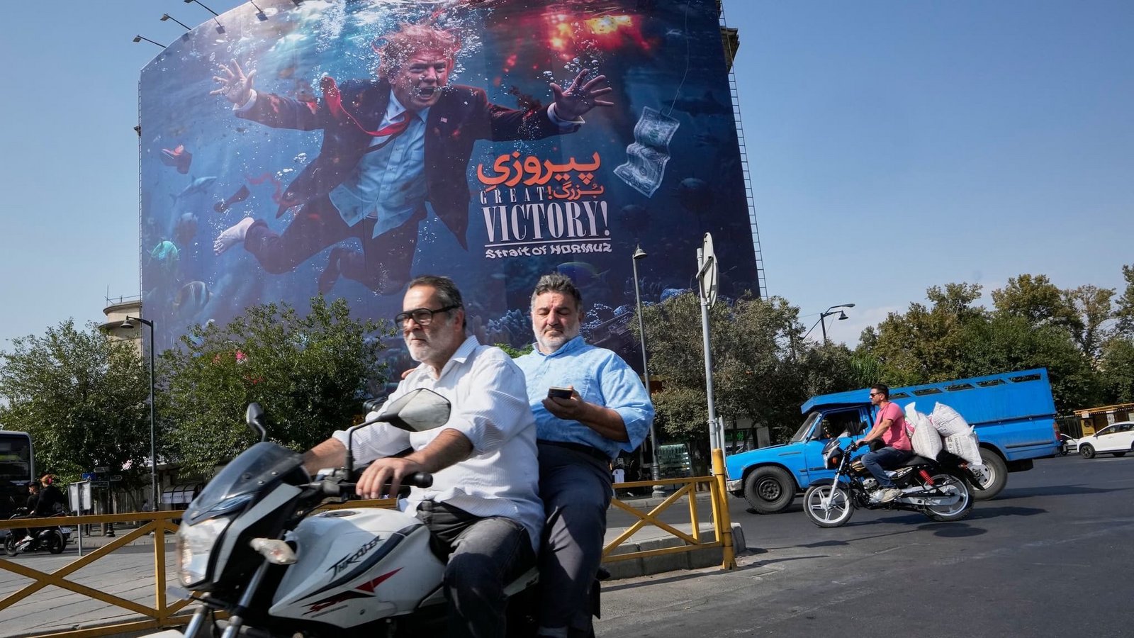 Der Iran steckt in einer seiner schwersten Wirtschaftskrisen. (Archivbild)Vahid Salemi/AP/dpa