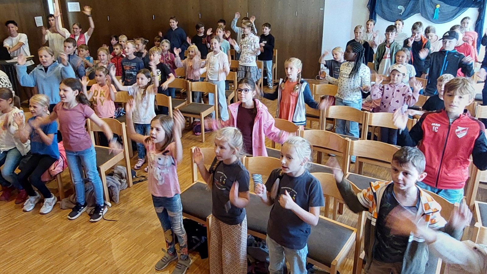 Drinnen und draußen aktiv: die Ferienkinder in Horrheim. Foto : Leins Drinnen und draußen aktiv: die Ferienkinder in Horrheim. Foto : Leins