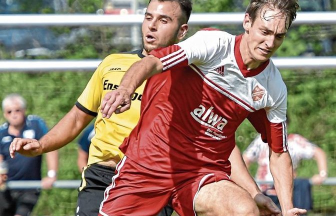 Mario Dierolf (vorne) soll in Zukunft mehr ins Sturmzentrum rücken. Foto: Leitner