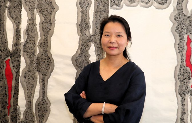 Die Oberriexingerin Haewon Park gestaltet ihre Werke oft auf großflächigem Reispapier. <span class='image-autor'>Foto: Gergen</span>
