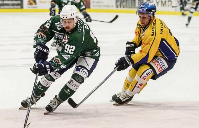 Yannik Baier (links) brachte die Bietigheim Steelers gegen die Lausitzer Füchse mit 1:0 in Führung. Foto: Simecek