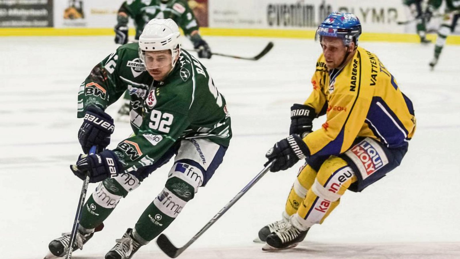 Yannik Baier (links) brachte die Bietigheim Steelers gegen die Lausitzer Füchse mit 1:0 in Führung. Foto: Simecek Yannik Baier (links) brachte die Bietigheim Steelers gegen die Lausitzer Füchse mit 1:0 in Führung. Foto: Simecek