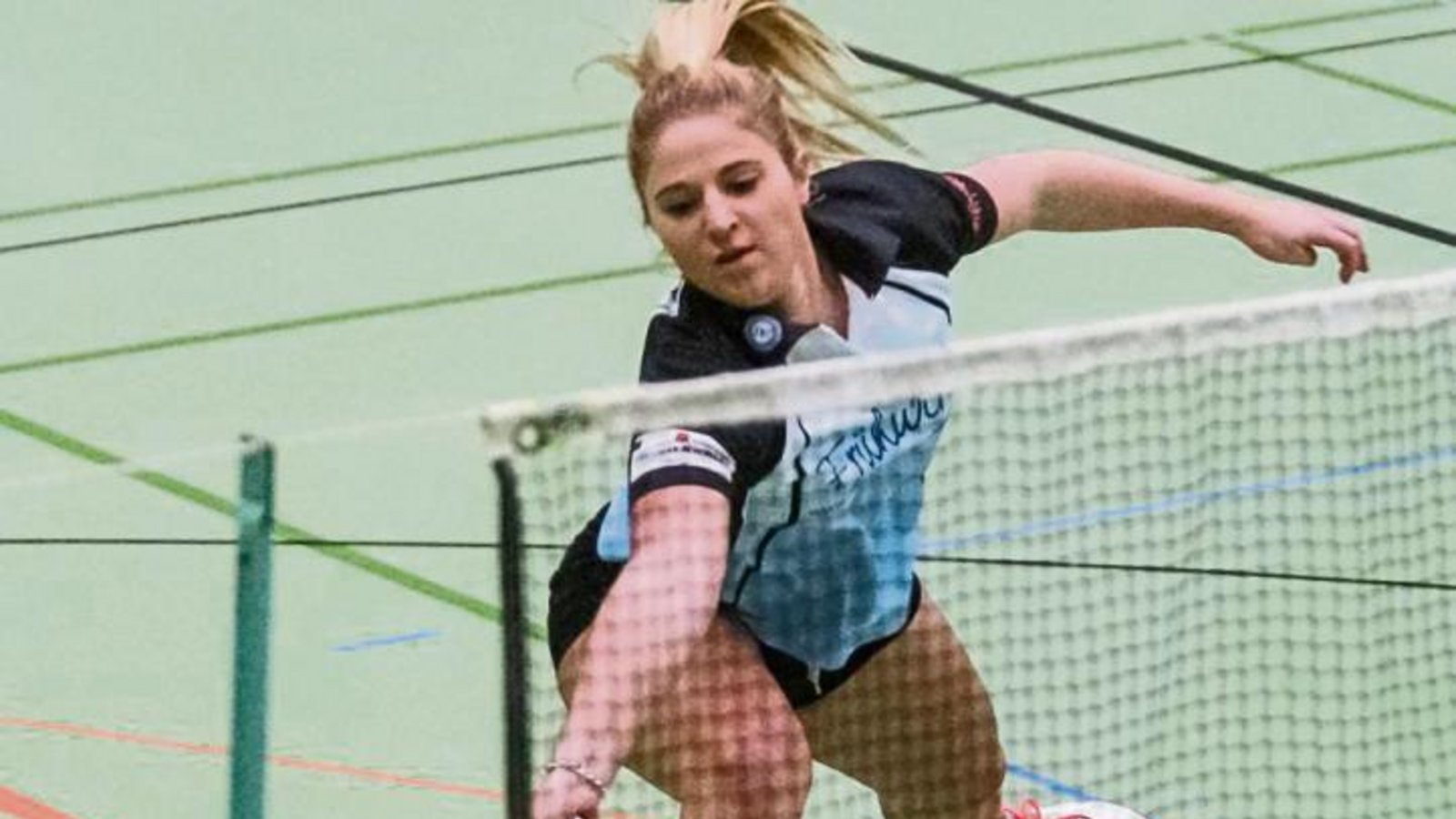 Valentina Skrbin gibt im Einzel einen Punkt an Aline Lindner ab. Foto: Simecek Valentina Skrbin gibt im Einzel einen Punkt an Aline Lindner ab. Foto: Simecek