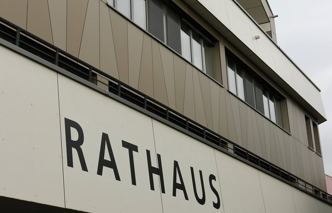 Wer bestimmt künftig die Geschicke der Gemeinde im Illinger Rathaus? Am nächsten Sonntag wird der neue Gemeinderat gewählt. <span class='image-autor'>Fotos: Küppers/privat</span>