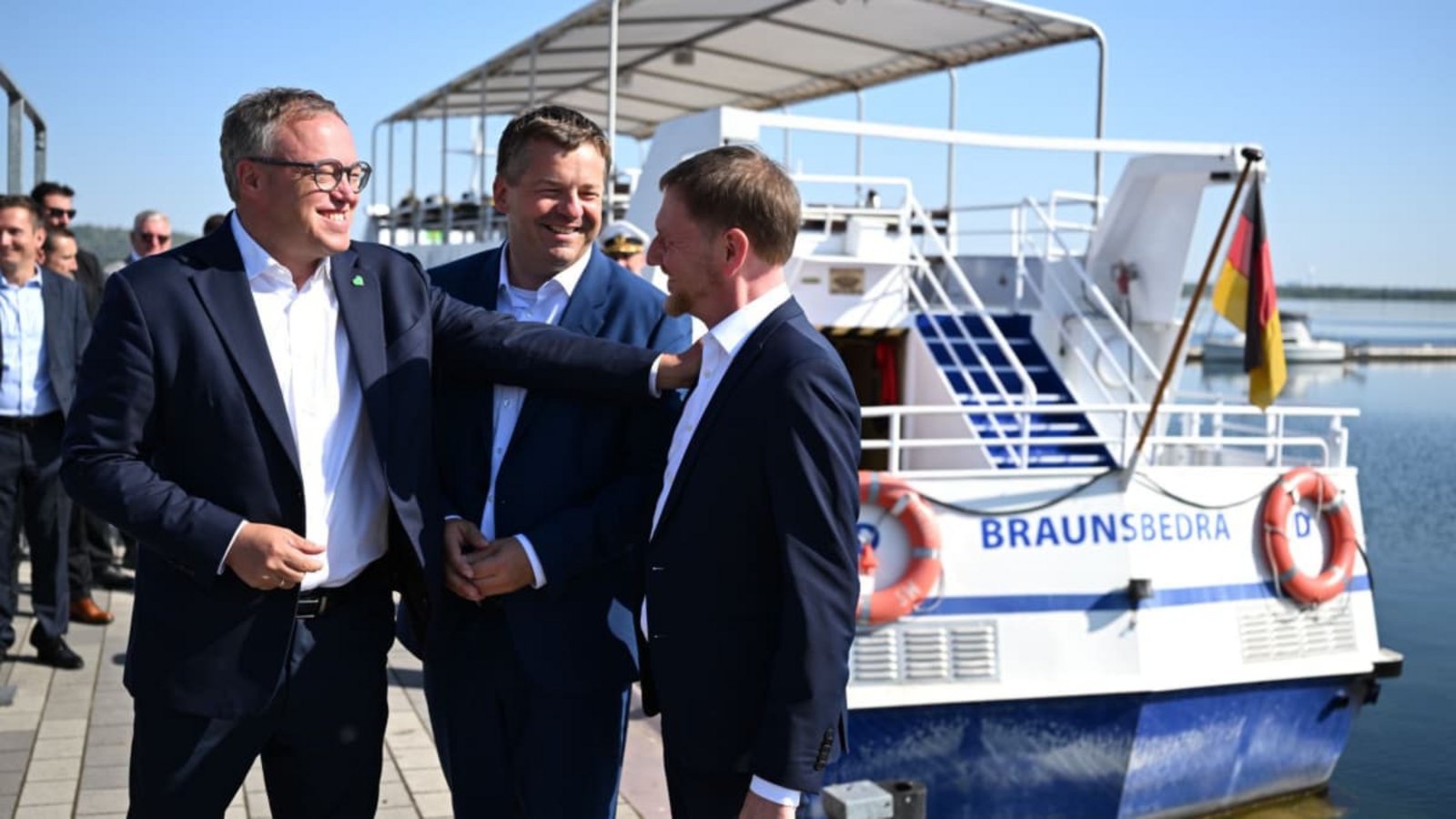 Die Ministerpräsidenten von Sachsen, Sachsen-Anhalt und Thüringen haben sich am Geiseltalsee im Mitteldeutschen Revier zum Austausch getroffen, dort stellten die drei CDU-Politiker mehrere Forderungen an die Bundesregierung vor.Hendrik Schmidt/dpa