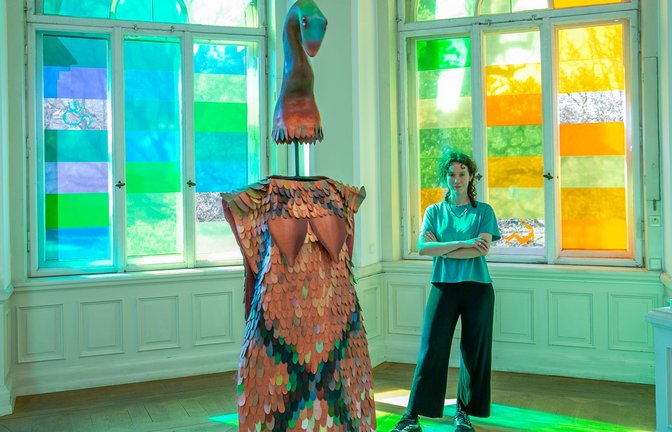 Das Schlangenkostüm der Künstlerin Ivana de Vivanco in der Villa Merkel.<span class='image-autor'>Foto: Roberto Bulgrin</span>