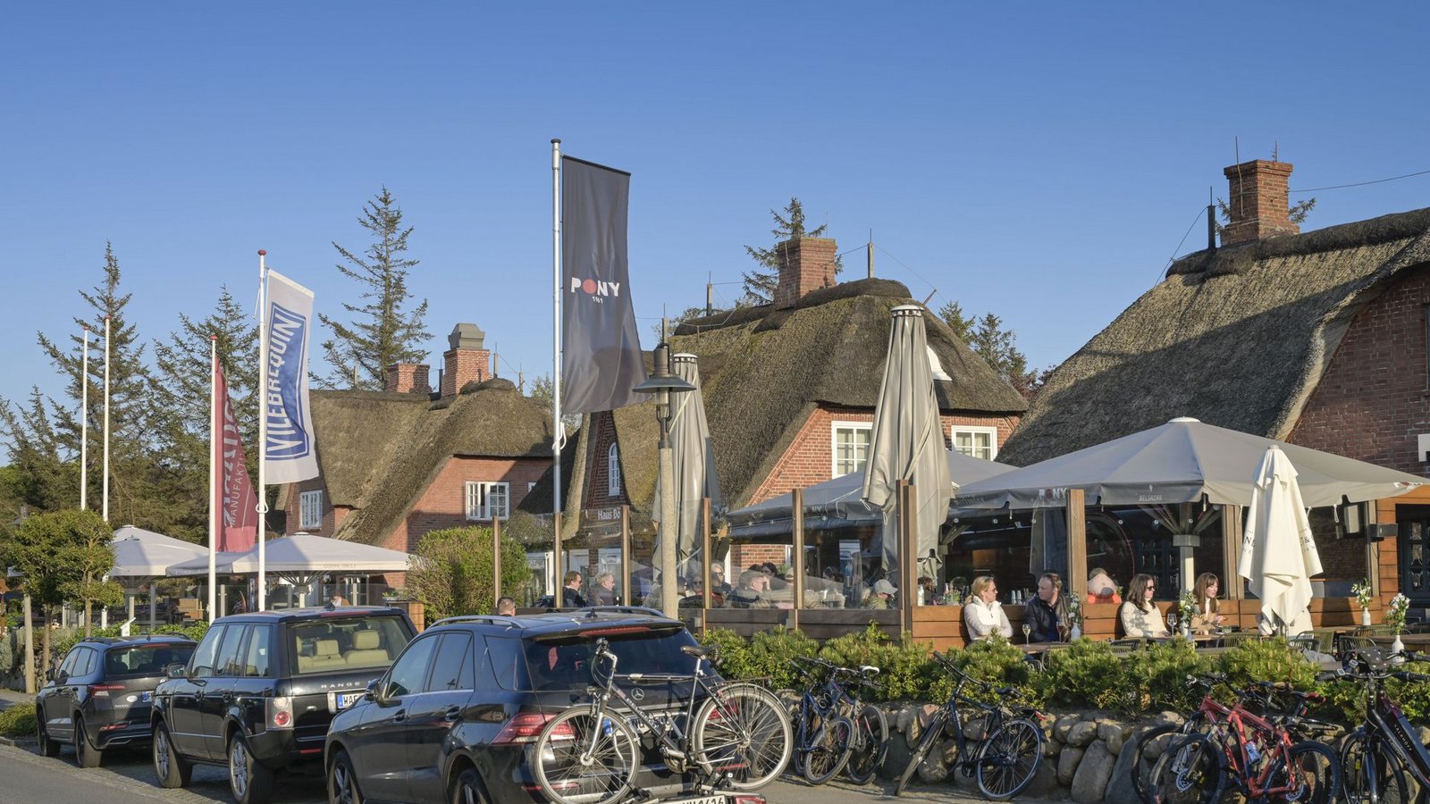 In dieser Bar auf Sylt sollen sich die rassistischen Szenen abgespielt haben. Die Betreiber haben sich inzwischen davon distanziert (Archivbild).Foto: IMAGO/Schöning/IMAGO/Schoening In dieser Bar auf Sylt sollen sich die rassistischen Szenen abgespielt haben. Die Betreiber haben sich inzwischen davon distanziert (Archivbild).Foto: IMAGO/Schöning/IMAGO/Schoening