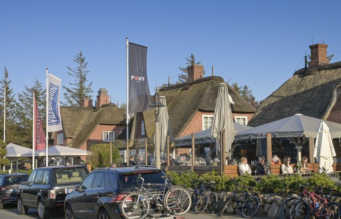 In dieser Bar auf Sylt sollen sich die rassistischen Szenen abgespielt haben. Die Betreiber haben sich inzwischen davon distanziert (Archivbild).<span class='image-autor'>Foto: IMAGO/Schöning/IMAGO/Schoening</span>