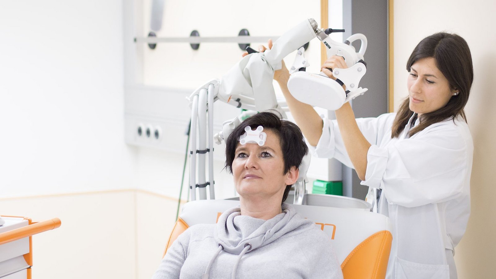 Rund 50 Patienten pro Jahr erhalten in Tübingen die TMS-Therapie.Foto: Uniklinik Tübinge Rund 50 Patienten pro Jahr erhalten in Tübingen die TMS-Therapie.Foto: Uniklinik Tübinge