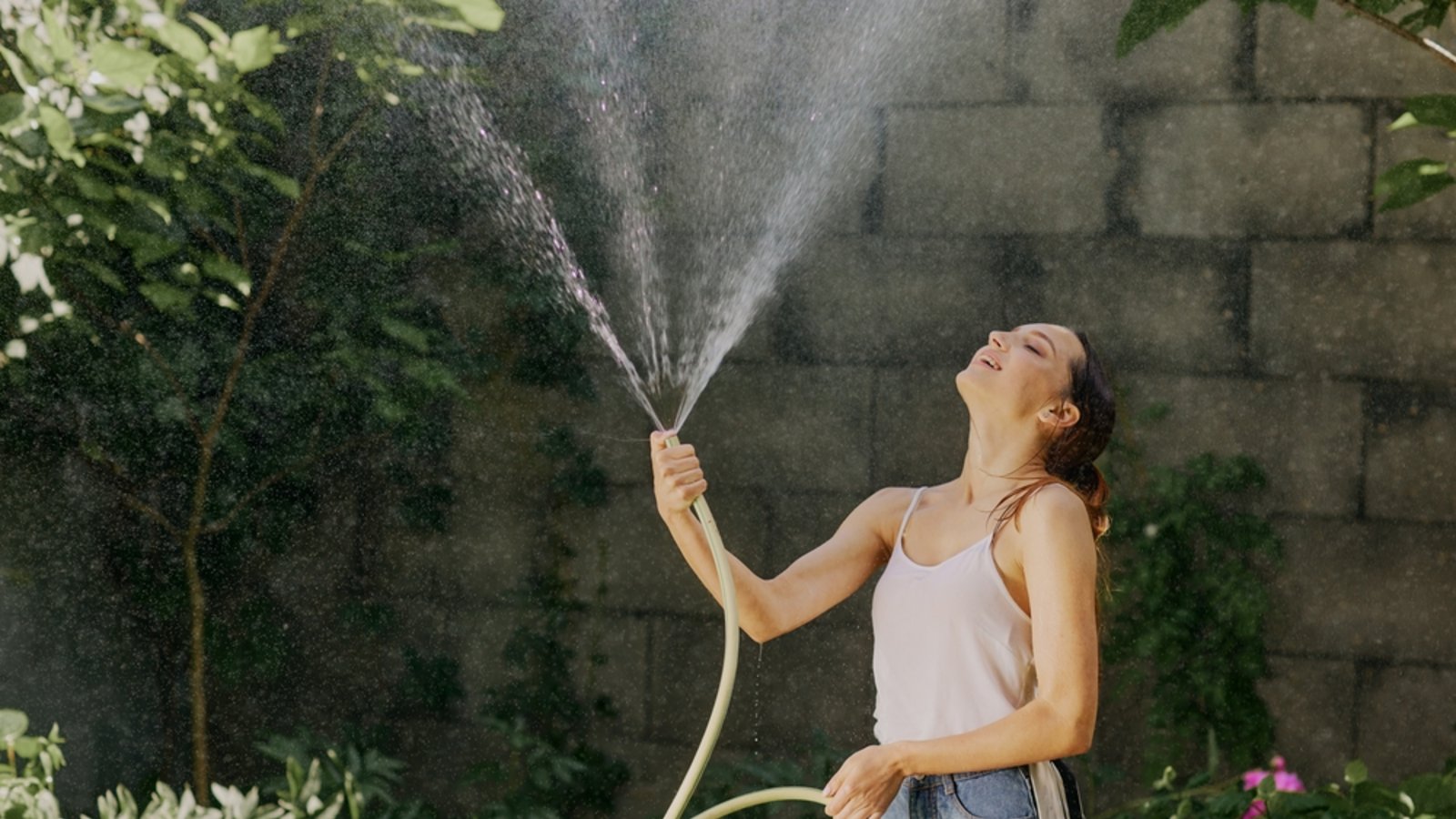 Der aktuelle Wettertrend zeigt: Ab Anfang Juli 2025 sinken die Temperaturen spürbar. Wo und wann die Hitze endet.Foto: Sergey Kolesnikov / Shutterstock.com