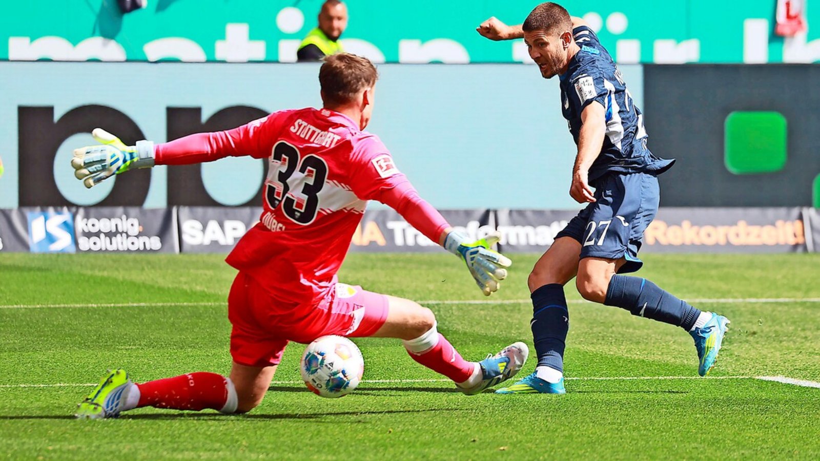 Hoffenheims Torjäger Andrej Kramaric erzielt das frühe 1:0 gegen den VfB in der 7. Spielminute. Stuttgarts Schlussmann Alexander Nübel ist machtlos.Foto: imago/Sportfoto Rudel Hoffenheims Torjäger Andrej Kramaric erzielt das frühe 1:0 gegen den VfB in der 7. Spielminute. Stuttgarts Schlussmann Alexander Nübel ist machtlos.Foto: imago/Sportfoto Rudel