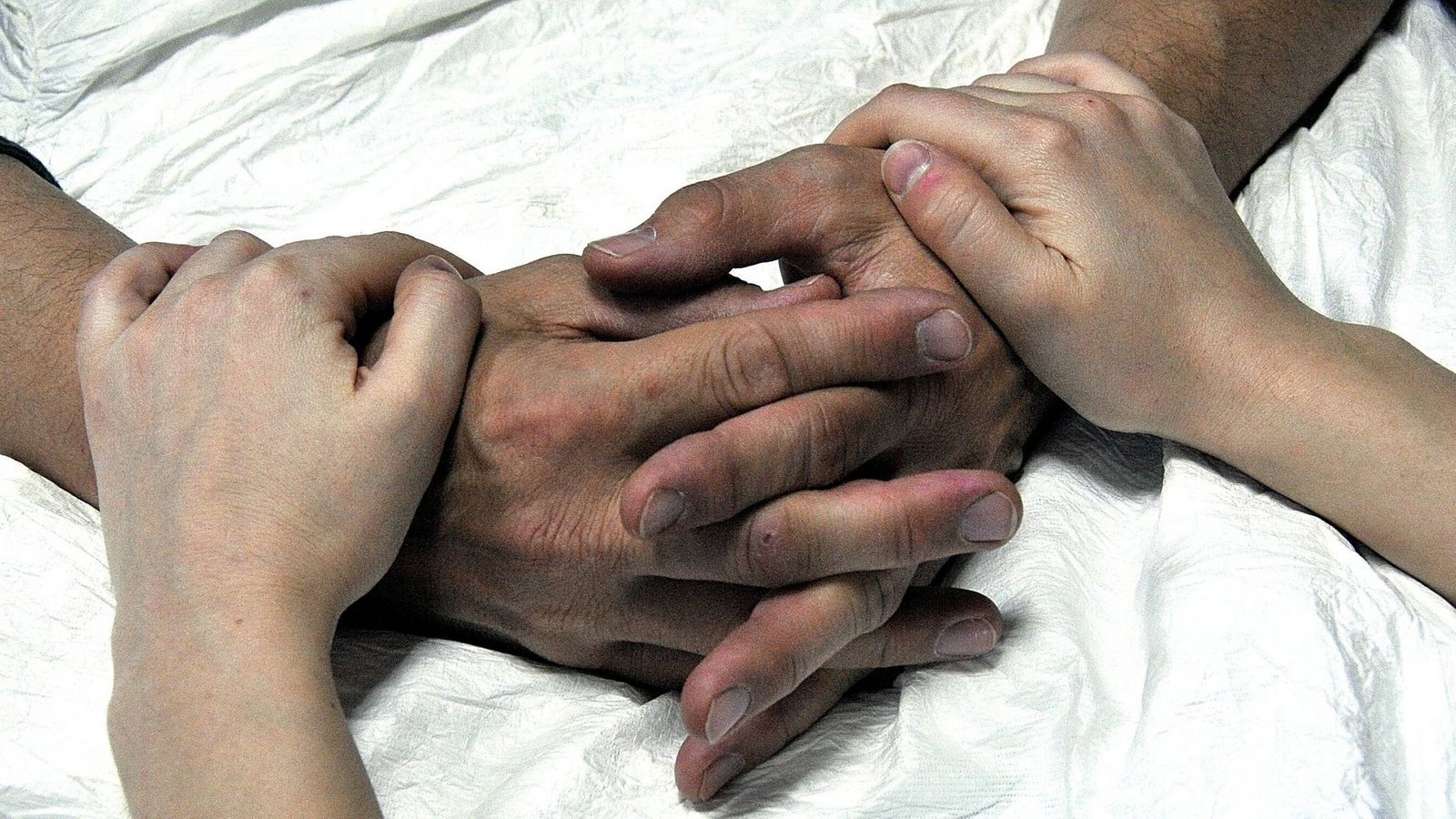 Aktive Sterbehilfe und Suizidbeihilfe sollen in Frankreich künftig unter bestimmten Voraussetzungen erlaubt sein (Symbolfoto).Foto: IMAGO/MAXPPP/IMAGO/Philippe PAUCHET