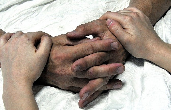 Aktive Sterbehilfe und Suizidbeihilfe sollen in Frankreich künftig unter bestimmten Voraussetzungen erlaubt sein (Symbolfoto).<span class='image-autor'>Foto: IMAGO/MAXPPP/IMAGO/Philippe PAUCHET</span>