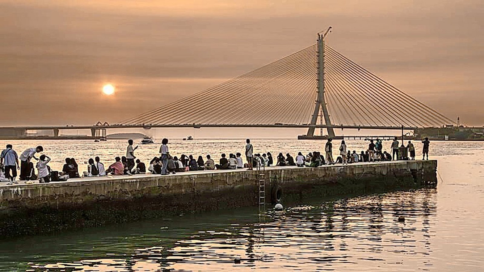 Die Danjiang-Brücke im Sonnenuntergang.Foto: Leonhardt, Andrä und Partner