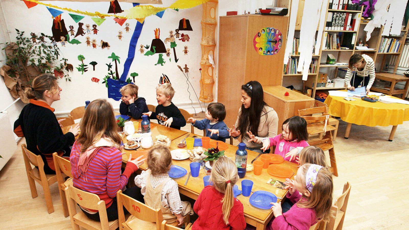 Wie kann man Fachkräfte effektiv einsetzen und möglichst vielen Familien einen Betreuungsplatz anbieten ohne Abstriche bei der Qualität machen zu müssen?Foto: Wie kann man Fachkräfte effektiv einsetzen und möglichst vielen Familien einen Betreuungsplatz anbieten ohne Abstriche bei der Qualität machen zu müssen?Foto: 