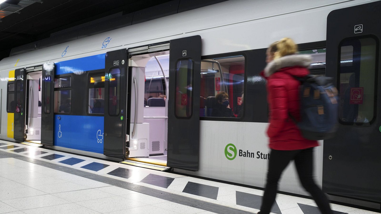Für junge Menschen gibt es am März das Jugendticket in Baden-Württemberg. (Symbolbild)Foto: IMAGO/imagebroker/Michael Weber Für junge Menschen gibt es am März das Jugendticket in Baden-Württemberg. (Symbolbild)Foto: IMAGO/imagebroker/Michael Weber