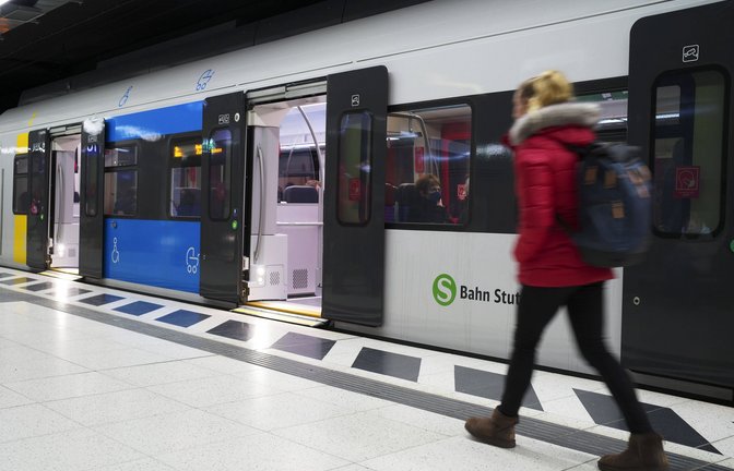 Für junge Menschen gibt es am März das Jugendticket in Baden-Württemberg. (Symbolbild)<span class='image-autor'>Foto: IMAGO/imagebroker/Michael Weber</span>